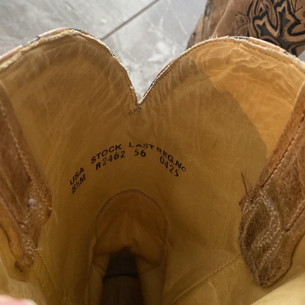 Corral Boots Tan and Black Roses- Women’s 8.5 worn in Good Condition - Picture 3 of 6
